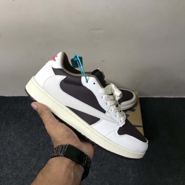 IMG_5976 Travis Scott x Air Jordan 1 Low "Reverse Mocha"