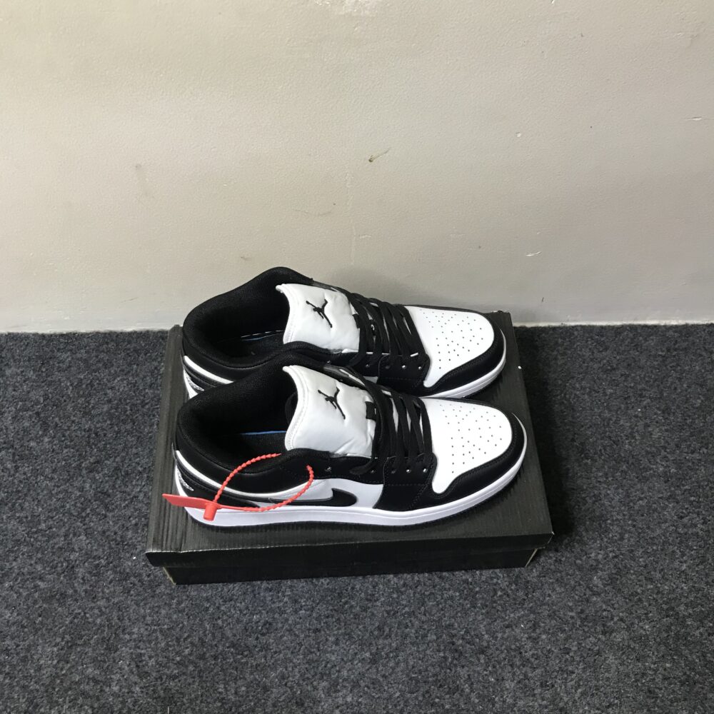 Air Jordan 1 Low "Panda"